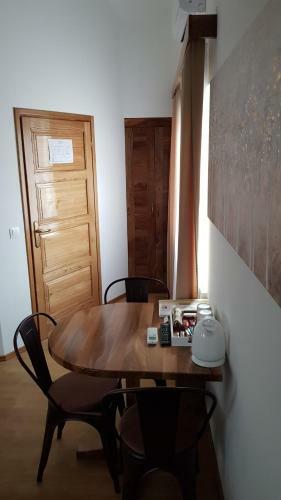 Hostal Apartments & Room Lucas