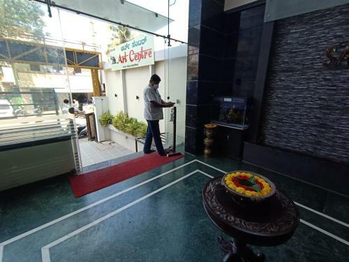 Hotel Adh Sak Royal Residency