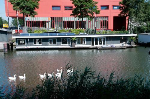Bed Breakfast Boat