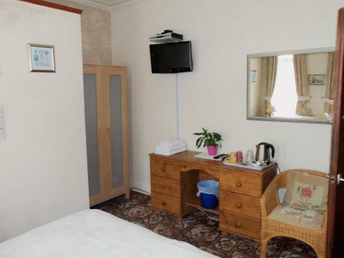 Hostal The Harbour Room Only