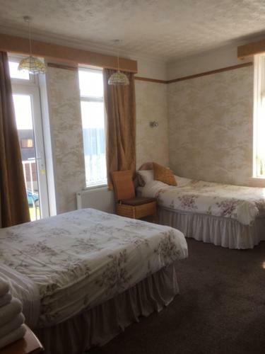 Hostal The Harbour Room Only