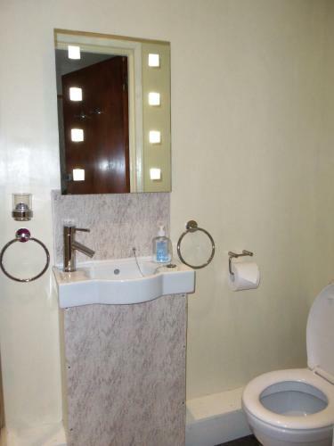 Hostal The Harbour Room Only