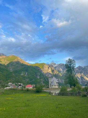Hostal Gjovalin Lokthi
