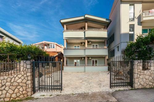 Sea House Apartments