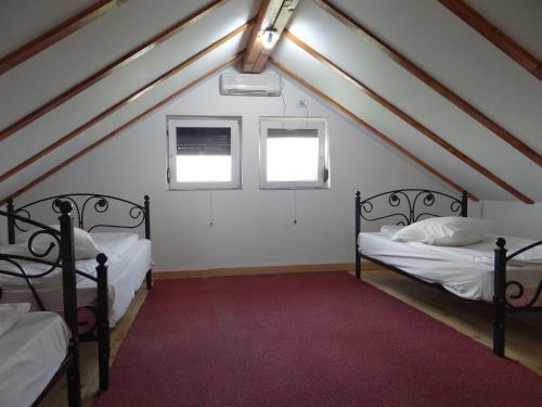 Hostal Pensiunea Lacul Albesti