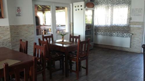 Hostal Pensiunea Lacul Albesti