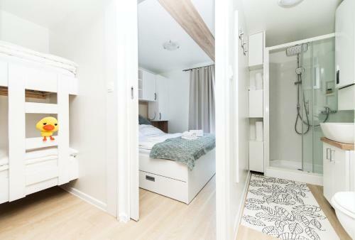 Marina Luxury Houseboat Olive