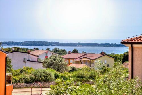 Comfortable Apartments In Peroj Near The Sea