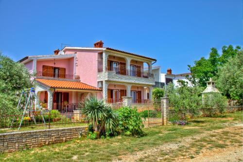 Comfortable Apartments In Peroj Near The Sea