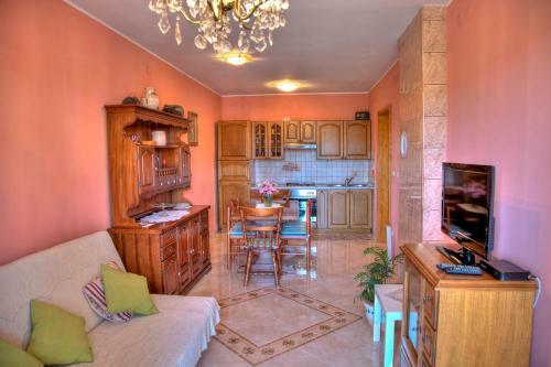 Comfortable Apartments In Peroj Near The Sea