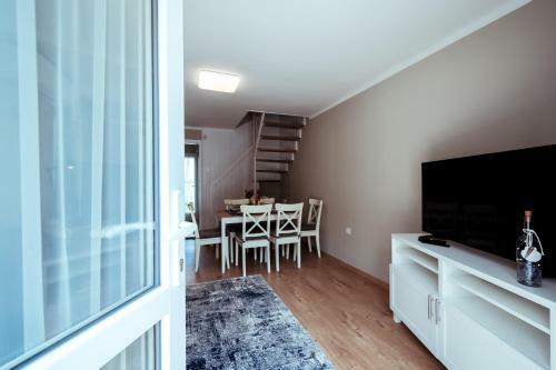 Part Apartman Si�fok - A - Priv�t V�zparttal