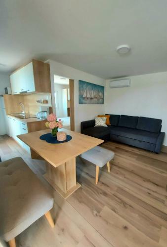 Mobile Homes Charly