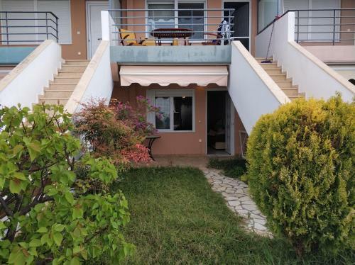 Apartamento Loutsa By The Sea