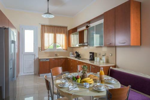 Sunny Breeze Deluxe Villa Near Beach, Private Pool