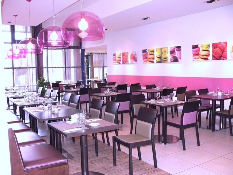 Hotel Holiday Inn Loire Valley(.)