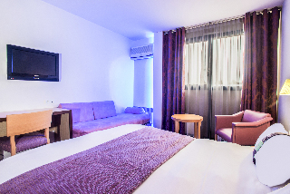 Hotel Holiday Inn Loire Valley(.)