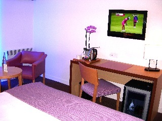 Hotel Holiday Inn Loire Valley(.)