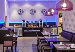 Hotel Holiday Inn Loire Valley(.)