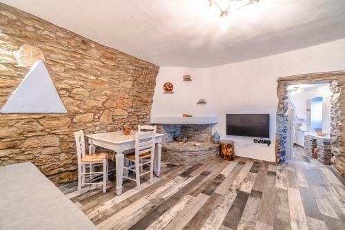 The Pomegranate Stone House - 5 Mins To Batsi