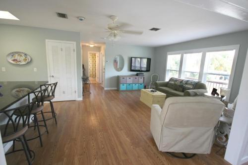 122 Falkirk Island Cottage