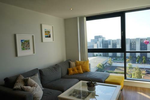 Entire Apartment - Next To The Ssec & Ovo Hydro