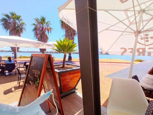 Sesimbra Sea Apartment Shared Pool & Beach