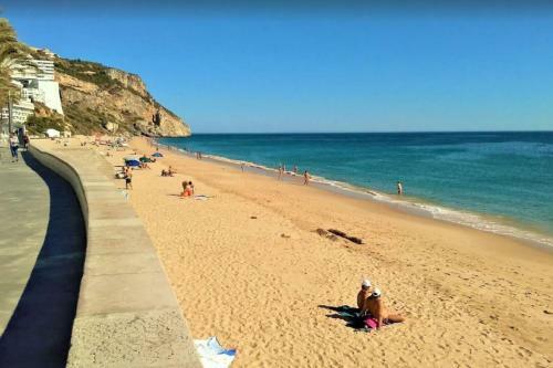 Sesimbra Sea Apartment Shared Pool & Beach