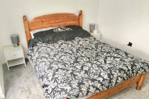 Amazing Holiday Home, Balcony, Pool & Refurbished