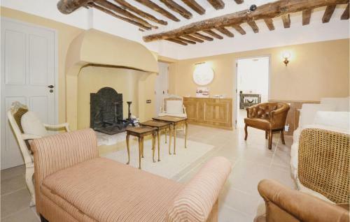 Five-bedroom Holiday Home In St. Saturnin Les Apt.