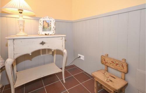 Five-bedroom Holiday Home In St. Saturnin Les Apt.