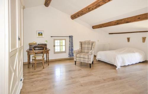 Five-bedroom Holiday Home In St. Saturnin Les Apt.