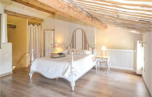 Five-bedroom Holiday Home In St. Saturnin Les Apt.