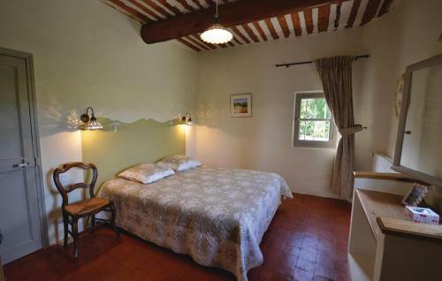 Five-bedroom Holiday Home In St. Saturnin Les Apt.