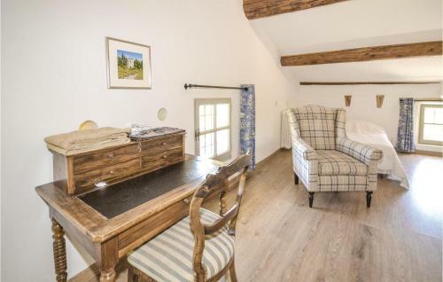 Five-bedroom Holiday Home In St. Saturnin Les Apt.