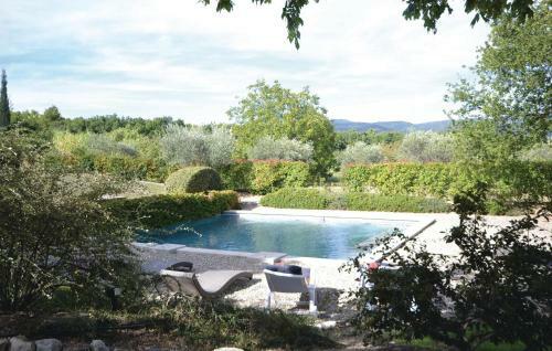 Five-bedroom Holiday Home In St. Saturnin Les Apt.