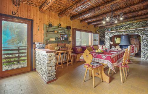 Nice Home In Lamon (bl) W/ 3 Bedrooms