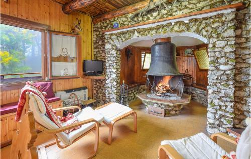Nice Home In Lamon (bl) W/ 3 Bedrooms