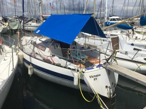 Voilier A Quai Porquerolles