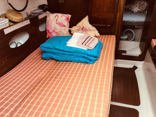 Voilier A Quai Porquerolles