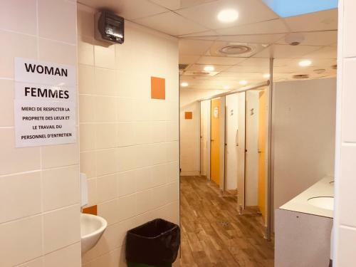 Voilier A Quai Porquerolles