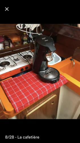 Voilier A Quai Porquerolles