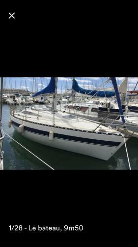 Voilier A Quai Porquerolles