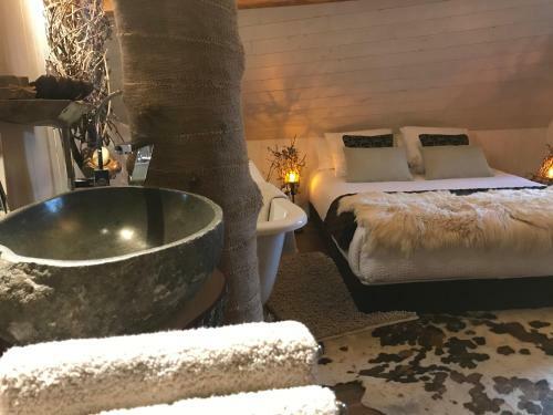 Cabane Dans Les Arbres Avec Spa Les Cabanes De Koad'dour