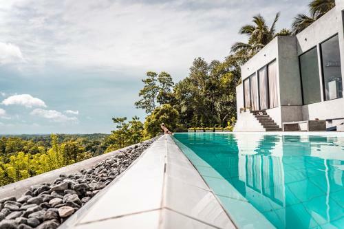 Naked Villa