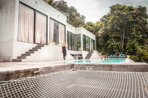 Naked Villa