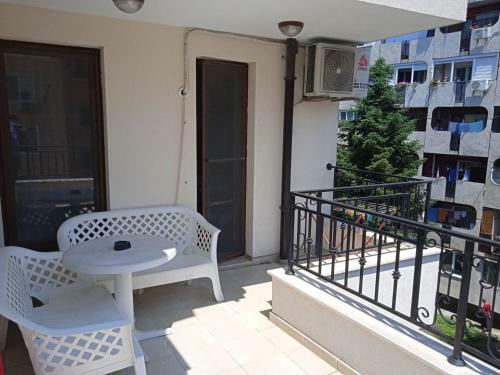 Flora Beach Apartaments