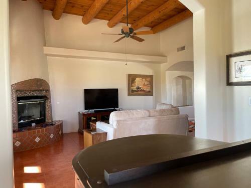 Peaceful Sw-style Ranch Home In Wine Country