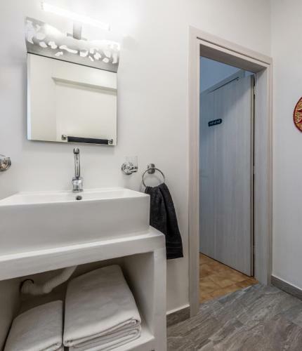 Hotel Milos Inn