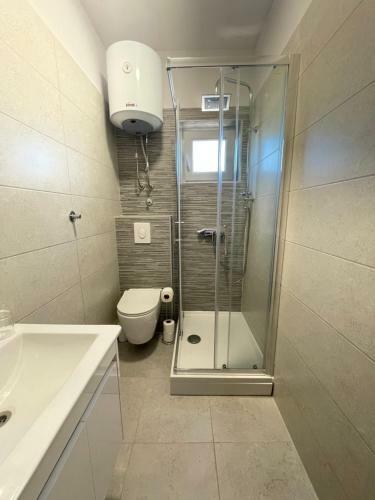 Hostal Apartments & Rooms Me?trov