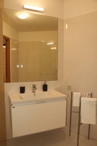 Panorama City Apartment With Free Parking